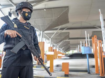 Bawa Senjata Laras Panjang, Brimob Jaga Gerbang Tol Palimanan
