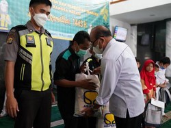 Brantas Abipraya Bagikan Bingkisan Ramadan ke Pegawai-Anak Yatim