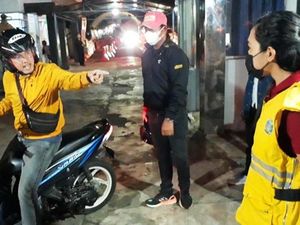 Mih! Pemudik Cekcok dengan Petugas Validasi Pelabuhan Gilimanuk Mih! Pemudik Cekcok dengan Petugas Validasi Pelabuhan Gilimanuk