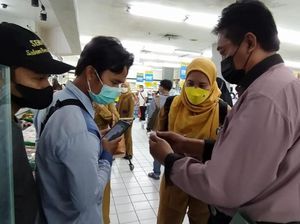 Petugas Gabungan Temukan Makanan Kedaluwarsa di Bangkalan Petugas Gabungan Temukan Makanan Kedaluwarsa di Bangkalan