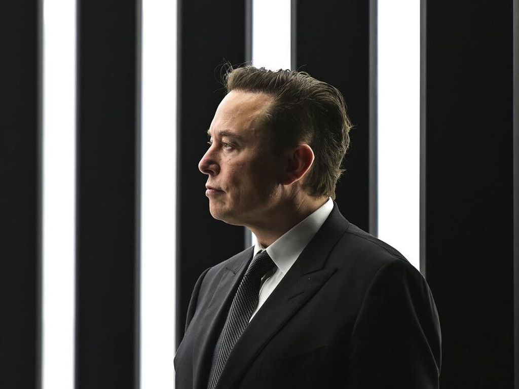 Elon Musk Berlutut Mohon Ampun ke Sergey Brin Gegara Selingkuhi Istrinya