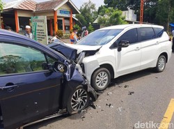 Xpander Adu Banteng dengan Ertiga di Banyuwangi, Satu Orang Patah Tulang