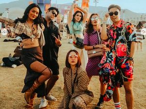 7 Gaya Artis Indonesia di Coachella 2022, Gaya Luna Maya Banjir Pujian
