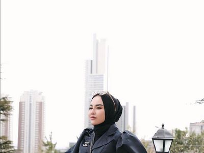 Foto: Gaya Medina Zein Kembali Pakai Hijab dan Ungkap Perselingkuhan Suami