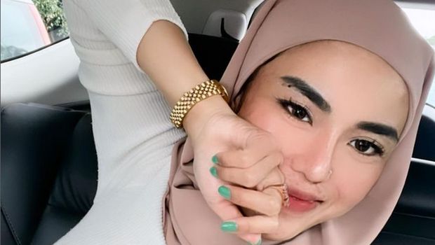 Gaya hijab Medina Zein.