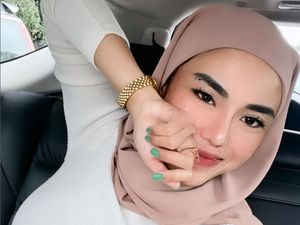 Medina Zein Sampai di Kejari Jaksel Medina Zein Sampai di Kejari Jaksel