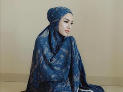 Tercetus Kesediaan Medina Zein Lompat dari Gedung Demi Uang