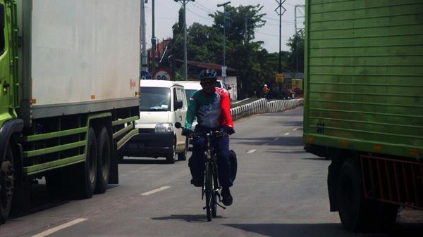 Gowes Indramayu-Semarang demi Lebaran di Kampung Halaman