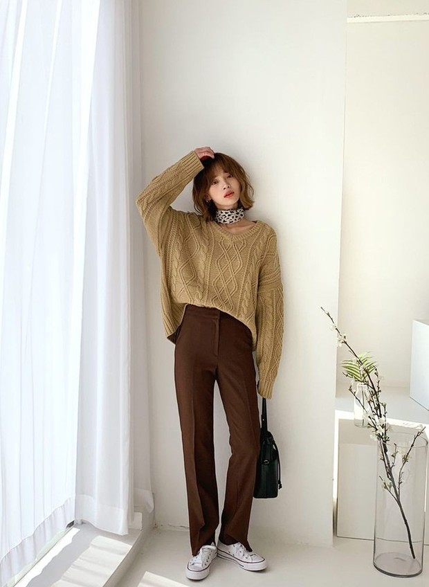 Ide outfit wisata alam/Foto: Instagram.com/Dahongstyle Ide outfit wisata alam