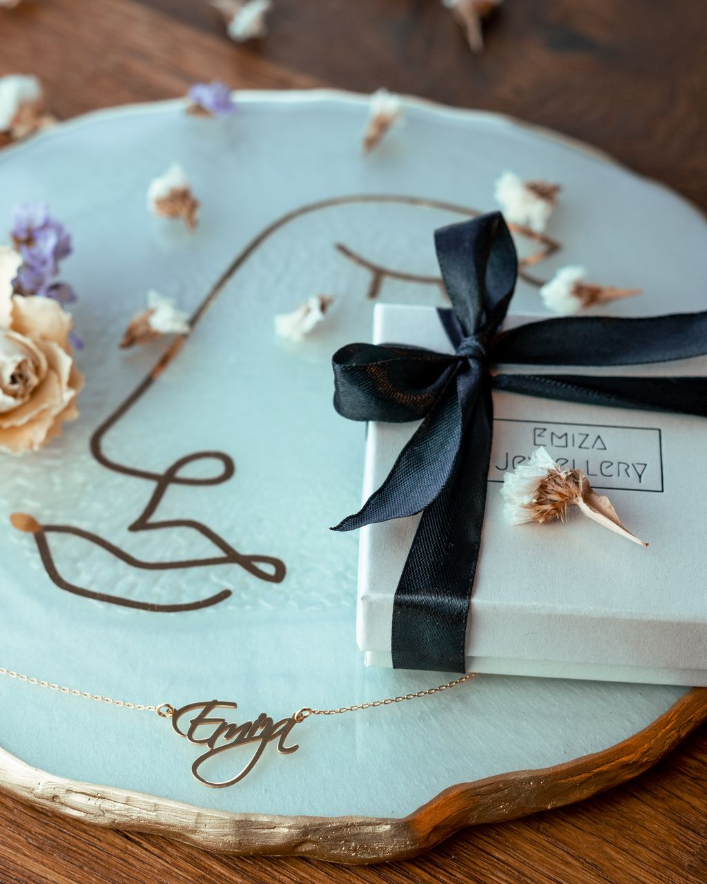 ilustrasi hampers aksesori