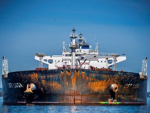 Belasan Kapal Tanker Minyak Terjebak di Laut Lepas Turki, Ada Apa? Belasan Kapal Tanker Minyak Terjebak di Laut Lepas Turki, Ada Apa?