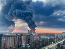 Penyebabnya Misterius, Kebakaran Depot Minyak Rusia Diselidiki