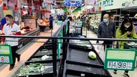 Ludes! Warga Beijing Panic Buying Serbu Supermarket, Khawatir Lockdown
