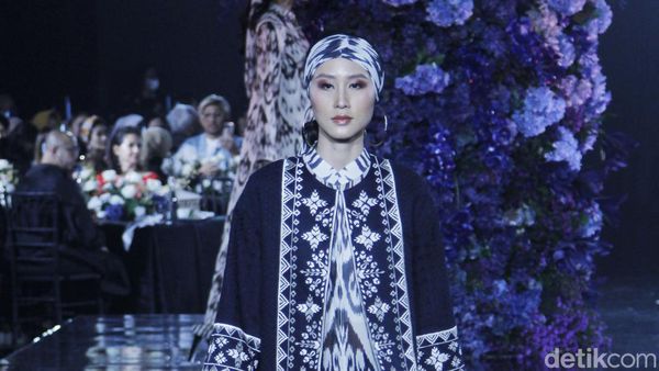 10 Koleksi Busana Denny Wirawan untuk Idul Fitri, Terinspirasi Ikat Uzbekistan