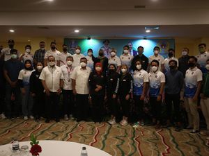 Khofifah Lepas Atlet Jatim ke SEA Games 2021