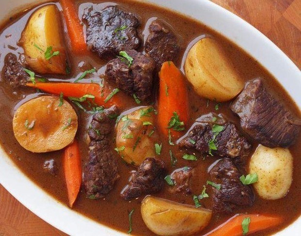 Semur daging menjadi kuliner lebaran favorit yang seringkali dijumpai di meja makan.