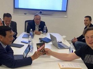 Kronologi Pertemuan Luhut-Elon Musk Sampai Bikin Saham Mayora Terbang Tinggi Kronologi Pertemuan Luhut-Elon Musk Sampai Bikin Saham Mayora Terbang Tinggi