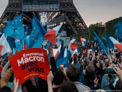 Macron Hadapi Kegentingan Sosial di Masa Jabatan Kedua
