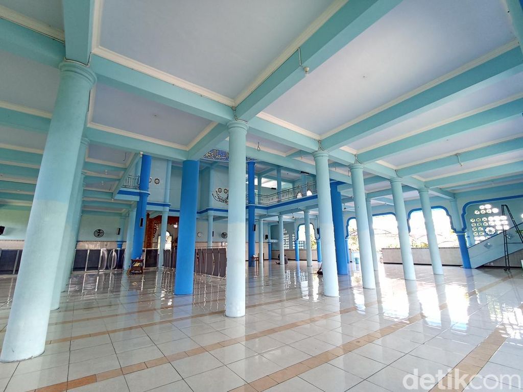Masjid Biru Dekat Gereja, Simbol Kerukunan Umat Beragama Kota Blitar