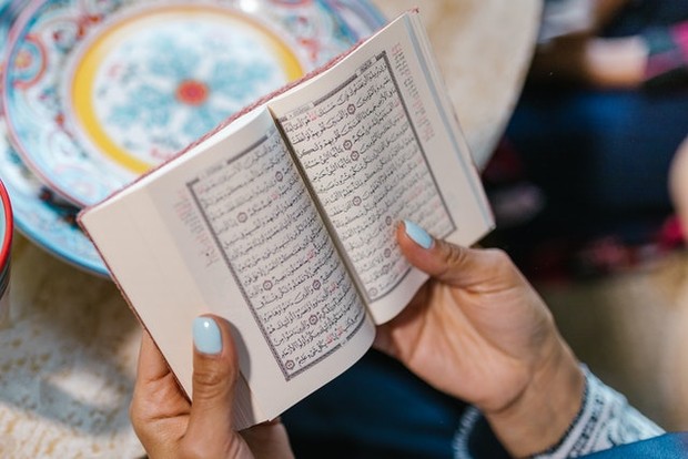 Membaca Al Quran/ Foto: pexels.com/RODNAE Productions Membaca Al Quran