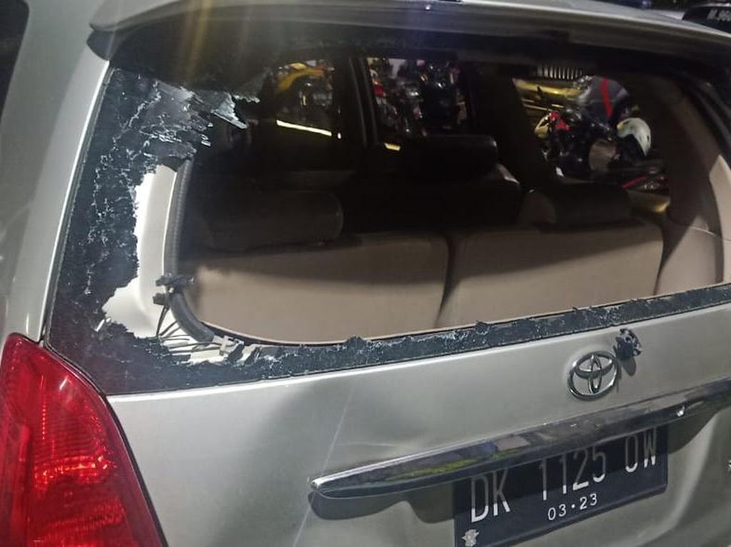 Innova Viral Diamuk Warga di Malang Sebelumnya Tabrak 3 Motor-1 Mobil
