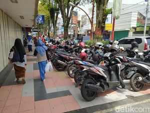 Helm Hilang di Parkiran, Siapa Bertanggung Jawab?