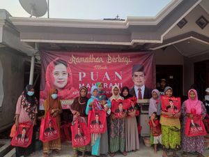 Puan Maharani Bagikan 10.000 Paket Beras di Lamongan & Gresik