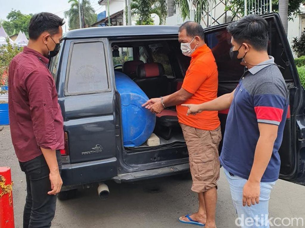 Pria Pasuruan Ini Ditangkap Gegara Beli Solar Subsidi Lalu Dijual ke Industri Pria Pasuruan Ini Ditangkap Gegara Beli Solar Subsidi Lalu Dijual ke Industri