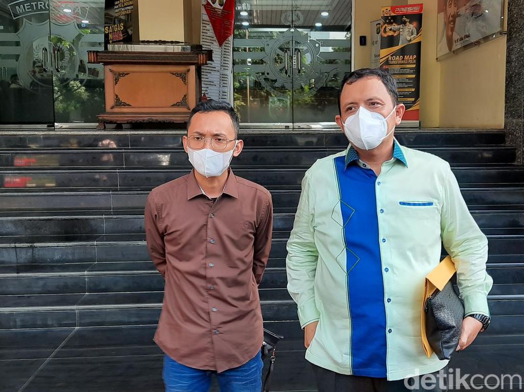 Pengacara Sebut Guntur Romli Minta Laporan soal Dosen UGM Lanjut ke Pengadilan Pengacara Sebut Guntur Romli Minta Laporan soal Dosen UGM Lanjut ke Pengadilan