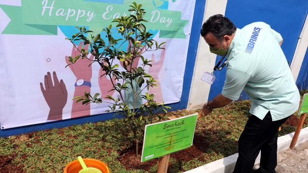 Peringati Hari Bumi 2022 di Lingkungan Kantor
