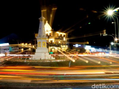 Menikmati Tugu Jogja Lewat Lukisan Cahaya, Bikin Kangen-Terpesona