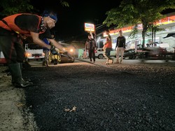 Jelang Masa Mudik, Pemprov Banten Perbaiki 7 Ruas Jalan Lebak yang Rusak
