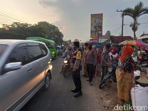 Ada Perbaikan Jembatan, Jalan Raya Galis Bangkalan Macet