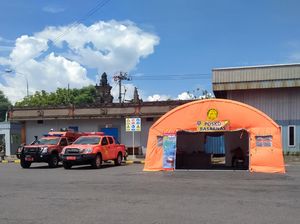 8 Personel Siaga Atensi Pohon Tumbang di Jalur Denpasar-Gilimanuk