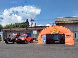 8 Personel Siaga Atensi Pohon Tumbang di Jalur Denpasar-Gilimanuk