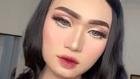 7 Foto Tiktokers Popo Barbie yang Kontroversial Nyamar Masuk Toilet Wanita