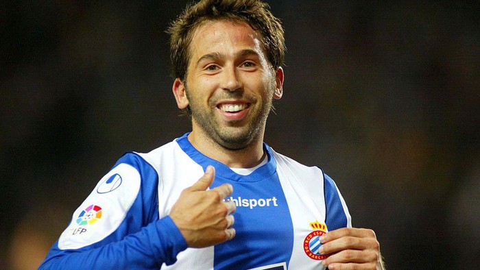 BARCELONA, SPAIN - NOVEMBER 19:  Raul Tamudo of Espanyol celebrates his second goal during the match between Espanyol and Athletic de Bilbao at the Lluis Companys stadium on November 19, 2006 in Barcelona, Spain. (Photo by Bagu Blanco/Getty Images).