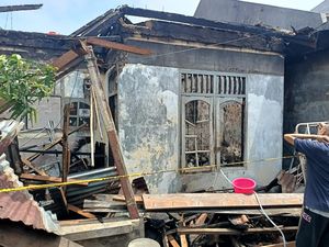 Rumah di Kebayoran Lama Terbakar karena Anak Main Korek Api di Kamar