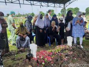 Perjuangan Panjang Sirikit Syah Lawan Kanker hingga Berpulang Perjuangan Panjang Sirikit Syah Lawan Kanker hingga Berpulang