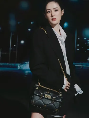 Son Ye Jin sebagai brand ambassador Valentino