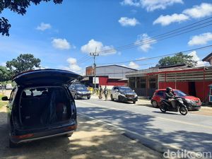 Sopir Angkutan di Kendari Keluhkan Penumpang Masih Sepi Jelang Lebaran Sopir Angkutan di Kendari Keluhkan Penumpang Masih Sepi Jelang Lebaran
