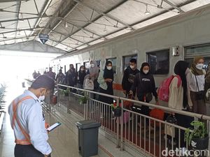 Gelombang Pemudik Mulai Tampak di Stasiun Tulungagung
