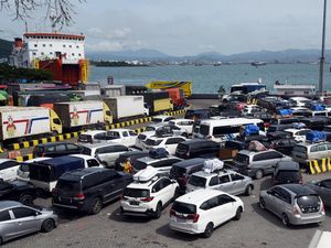 ASDP Ungkap Penyebab Pemudik Terjebak 6 Jam di Pelabuhan Merak ASDP Ungkap Penyebab Pemudik Terjebak 6 Jam di Pelabuhan Merak