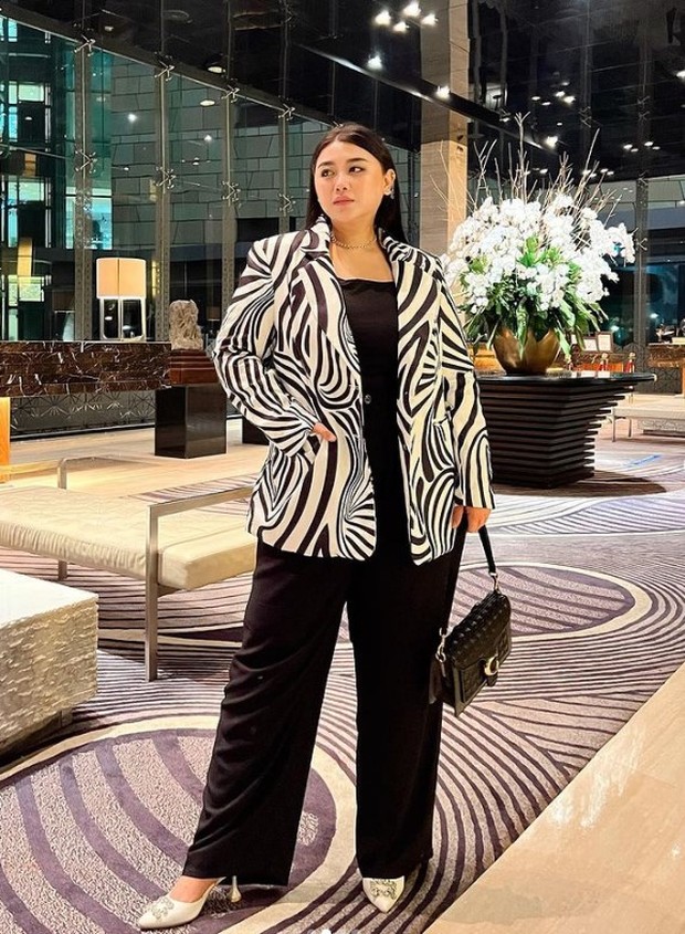 Tampil Stylish ala Clarissa Putri Formal