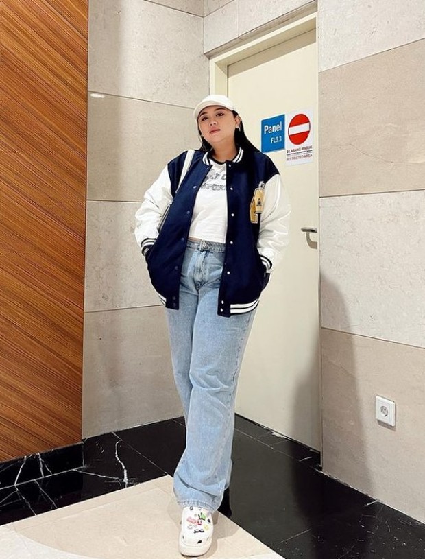Tampil Stylish ala Clarissa Putri Sporty