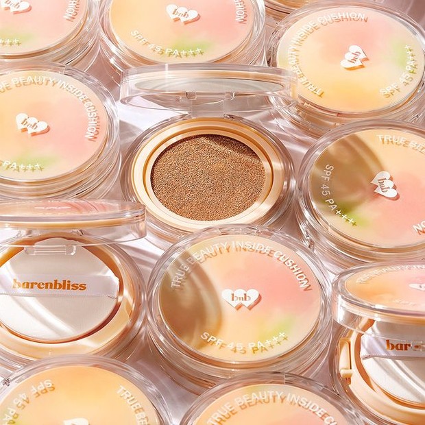 TRUE BEAUTY INSIDE CUSHION: 24H STAY FLAWLESS barenbliss/Foto: Instagram.com/barenbliss_id TRUE BEAUTY INSIDE CUSHION: 24H STAY FLAWLESS barenbliss