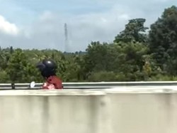 Viral Pemotor Terobos Tol Pekanbaru-Dumai