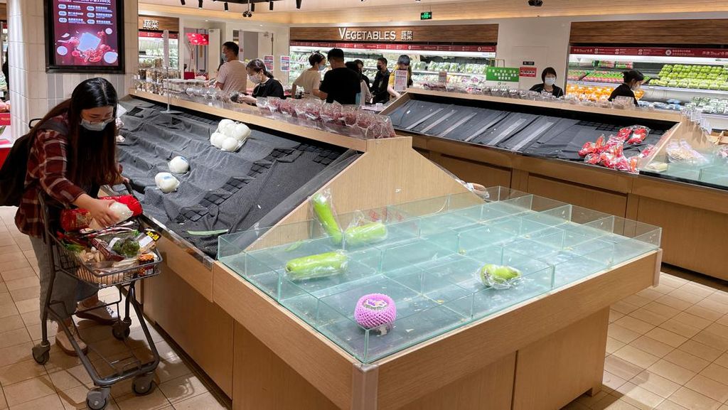 Warga Beijing Panic Buying, Rak di Supermarket Jadi Kosong Melompong