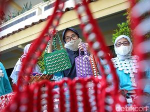 Wow! Kerajinan Keren Ini dari Sampah Plastik Lho...