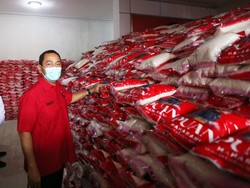 PDIP Semarang Bagikan 57 Ton Beras Bergambar Puan Maharani